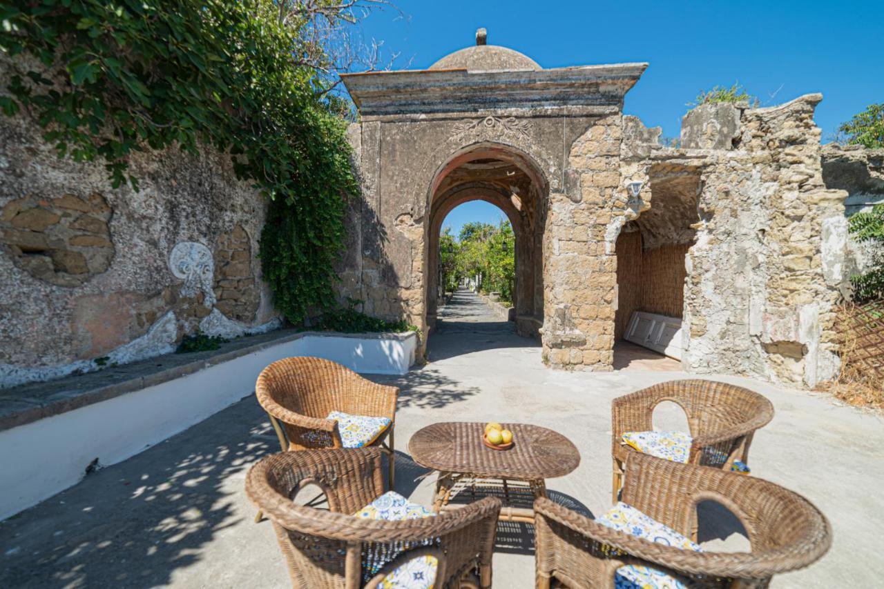 La Poetica In Villa Eldorado Procida Exterior photo
